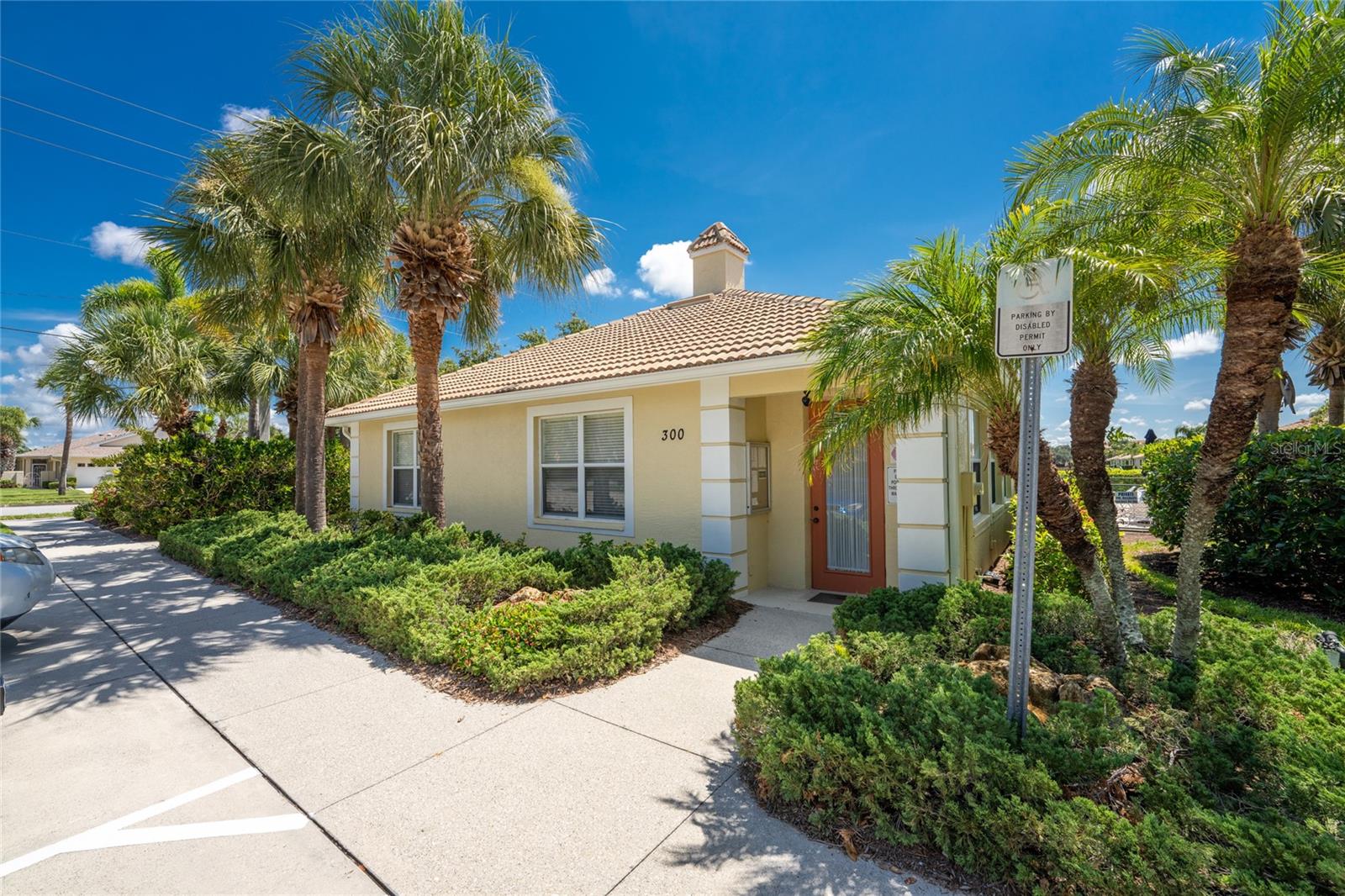 201 VISTA DEL LAGO WAY