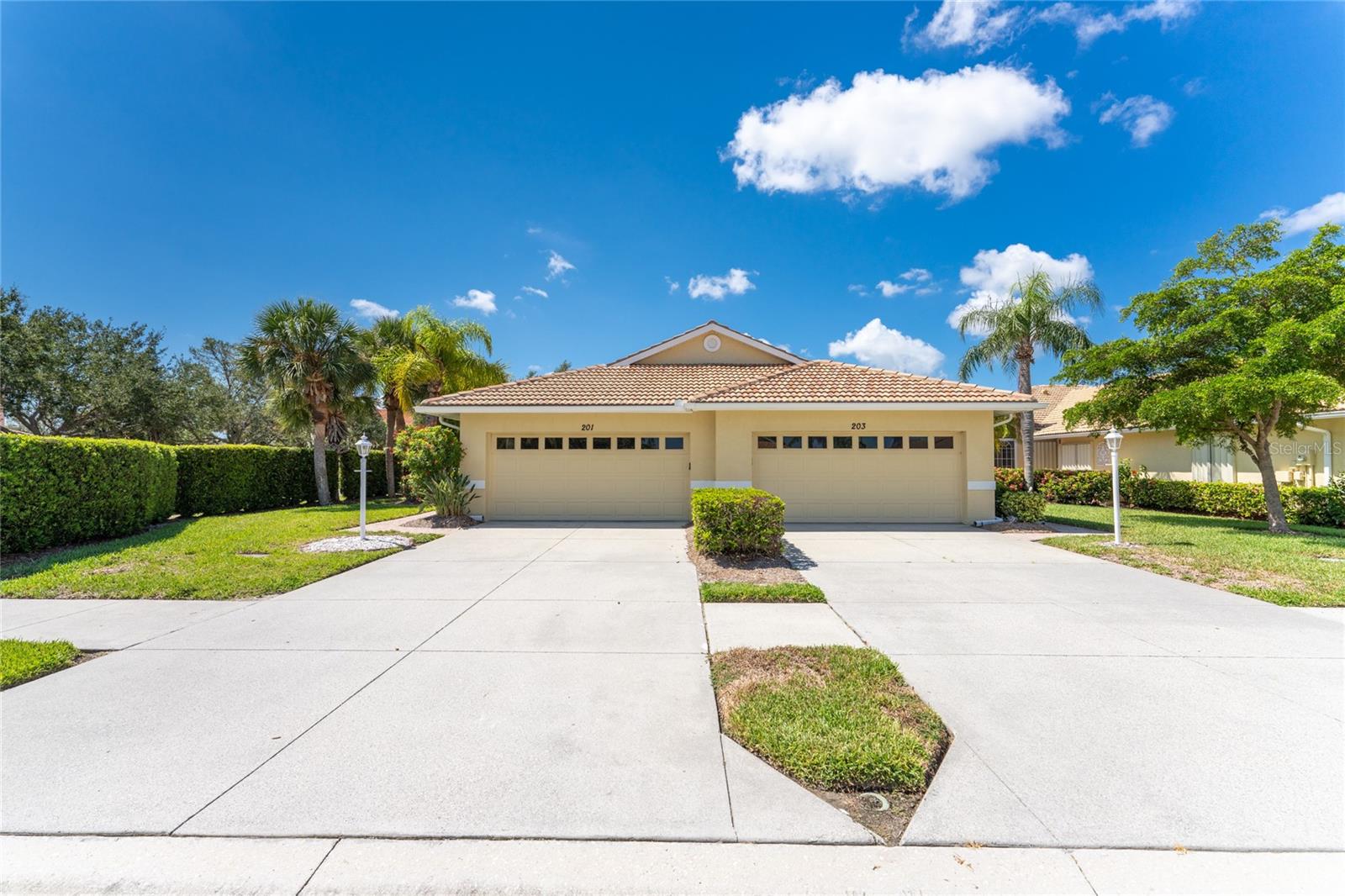 201 VISTA DEL LAGO WAY