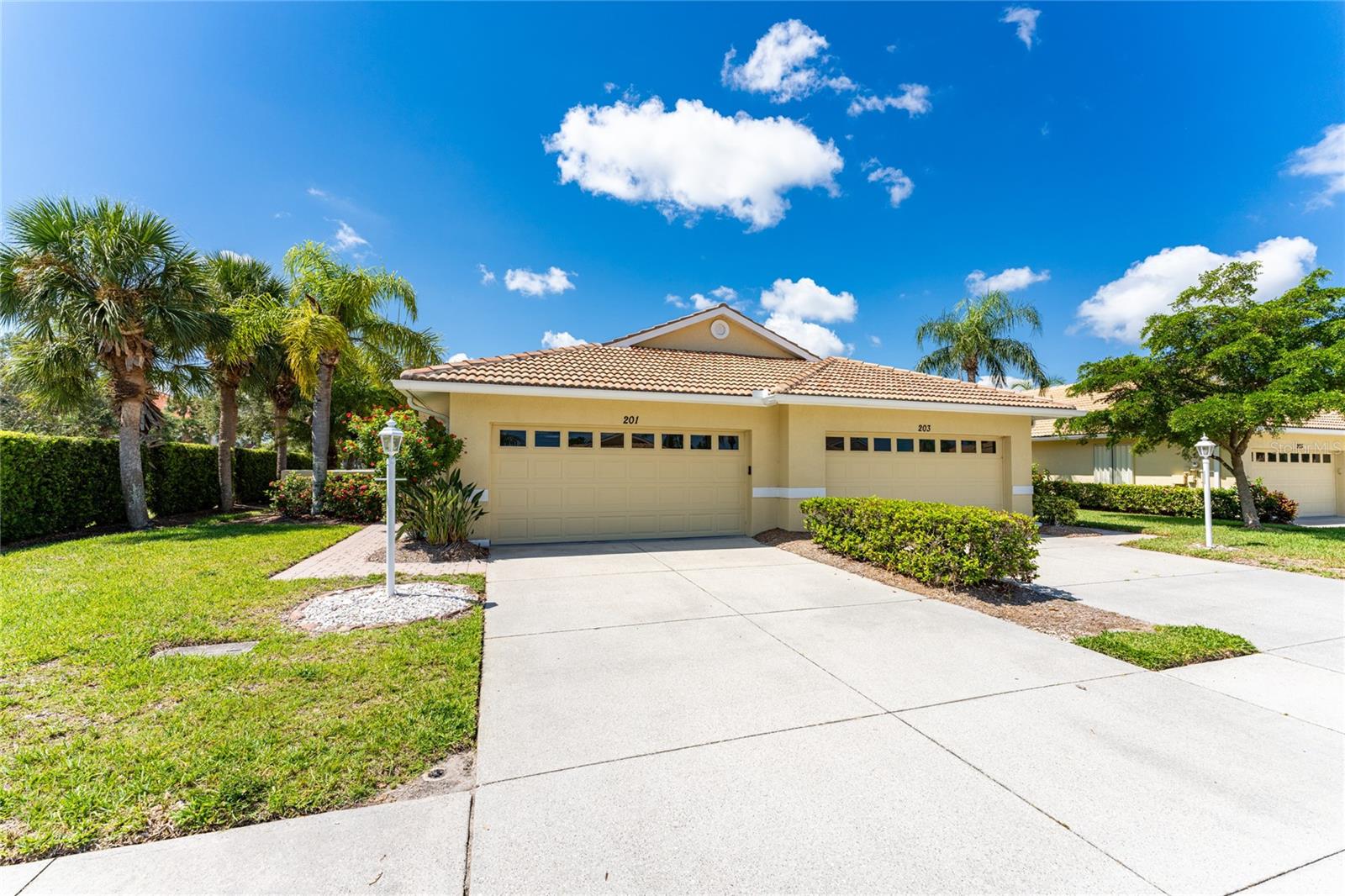 201 VISTA DEL LAGO WAY