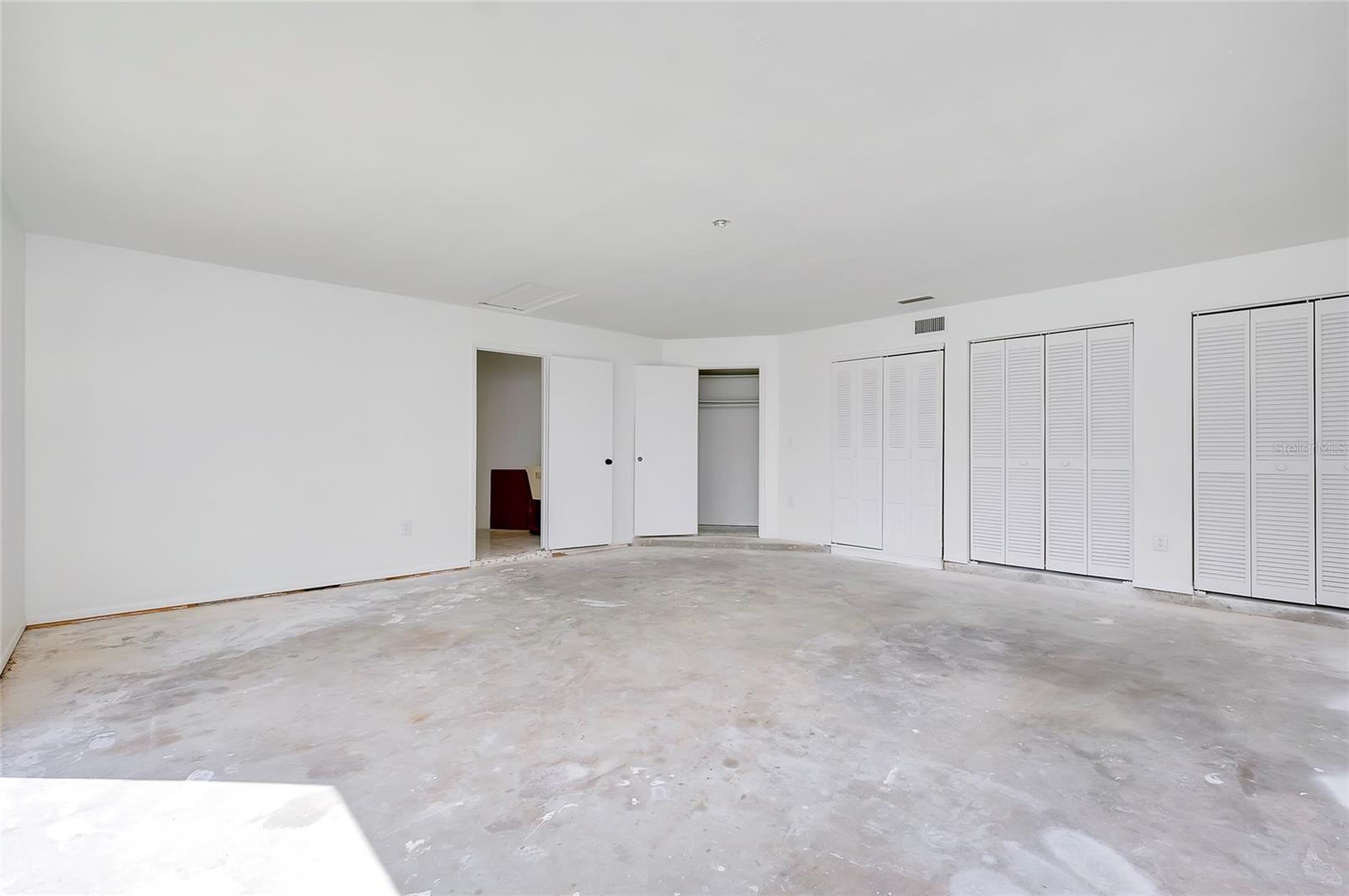 4689 HIDDEN RIVER RD