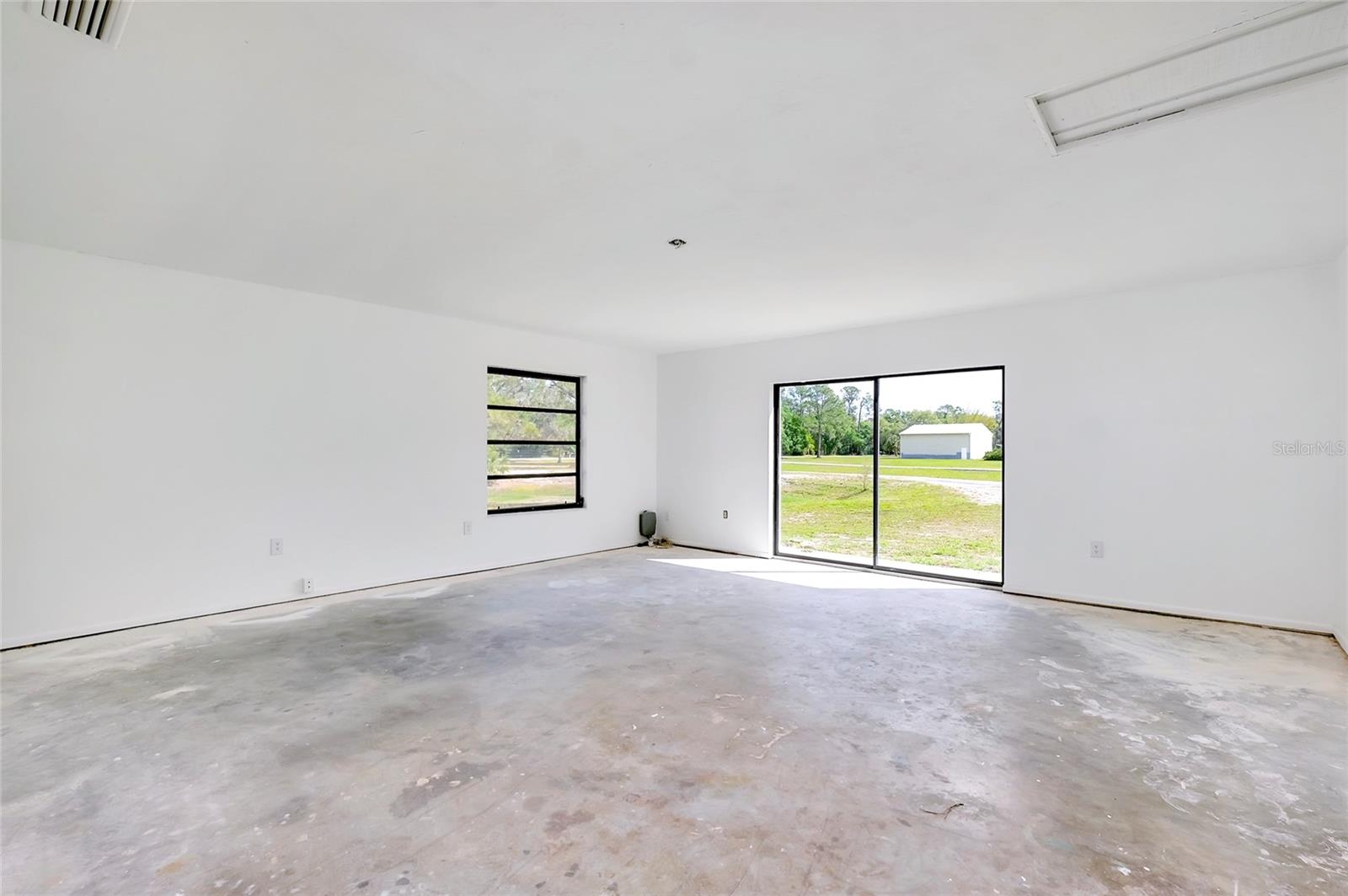 4689 HIDDEN RIVER RD