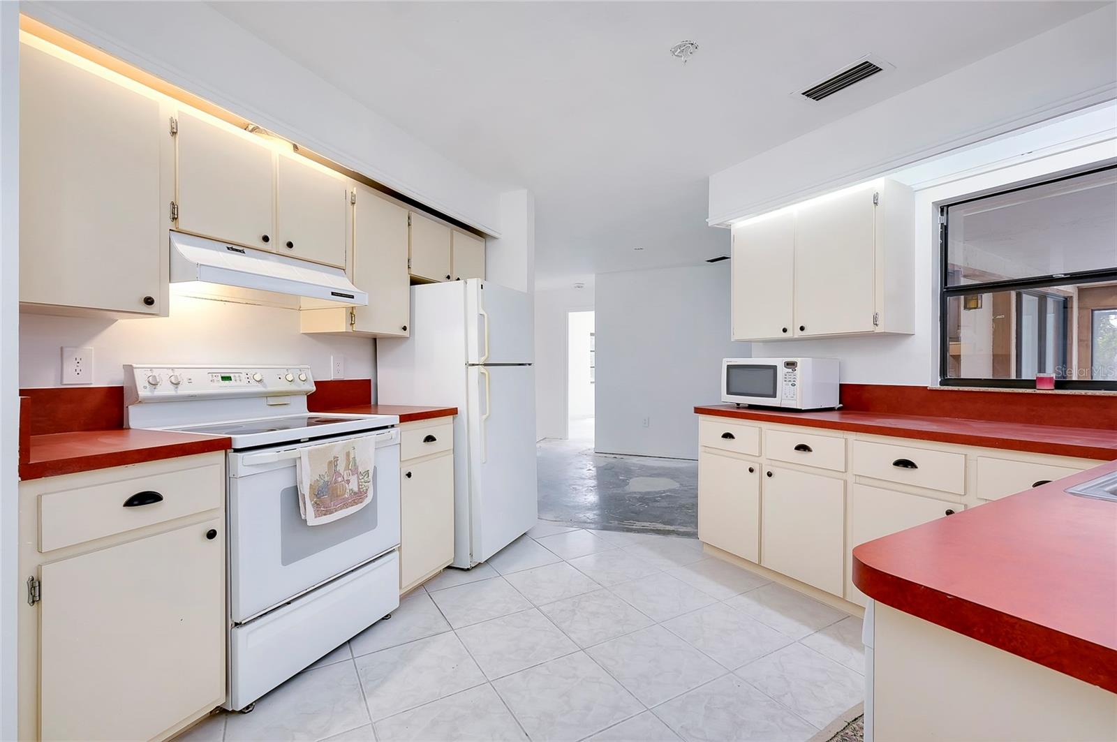 4689 HIDDEN RIVER RD