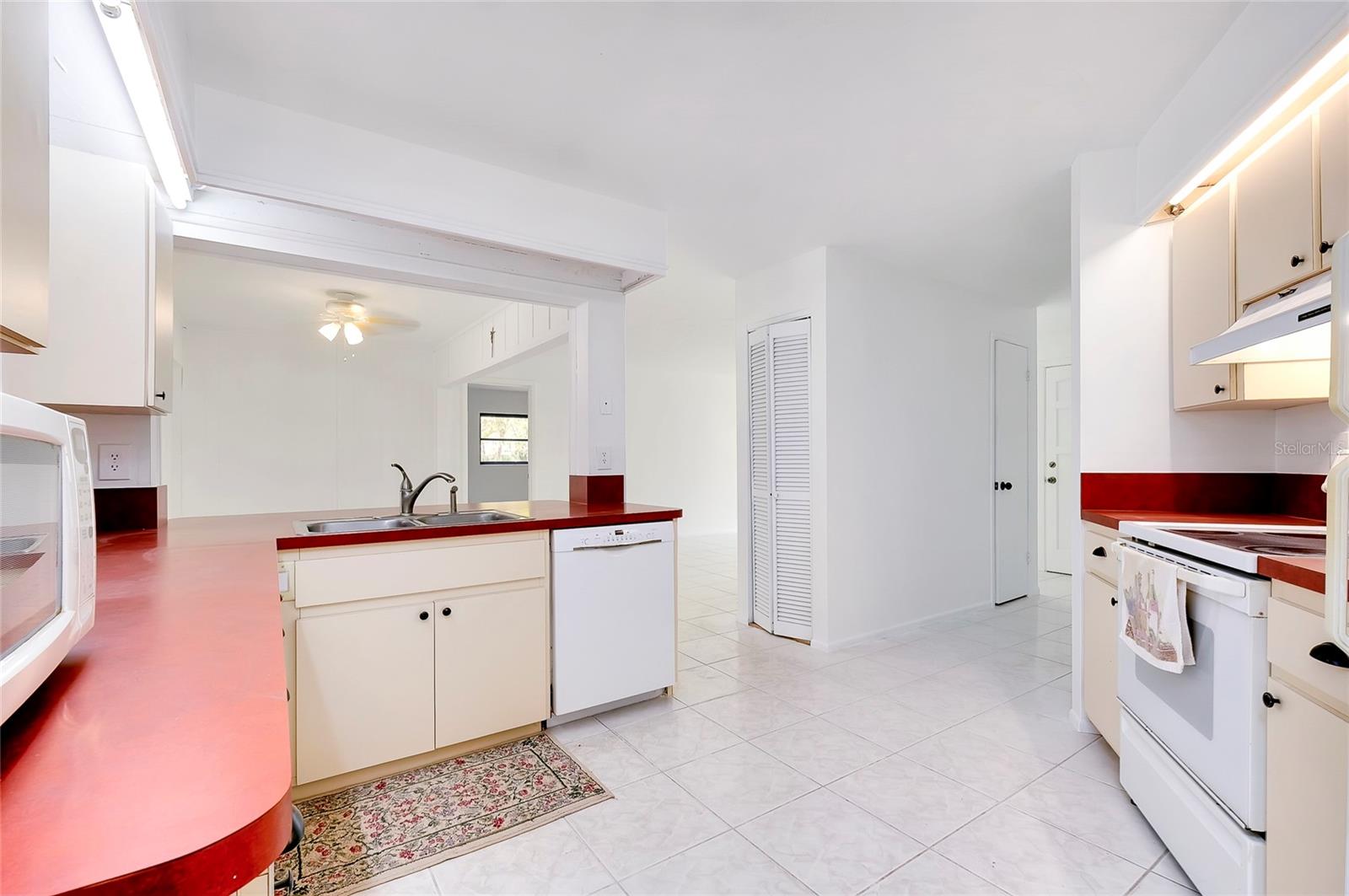 4689 HIDDEN RIVER RD