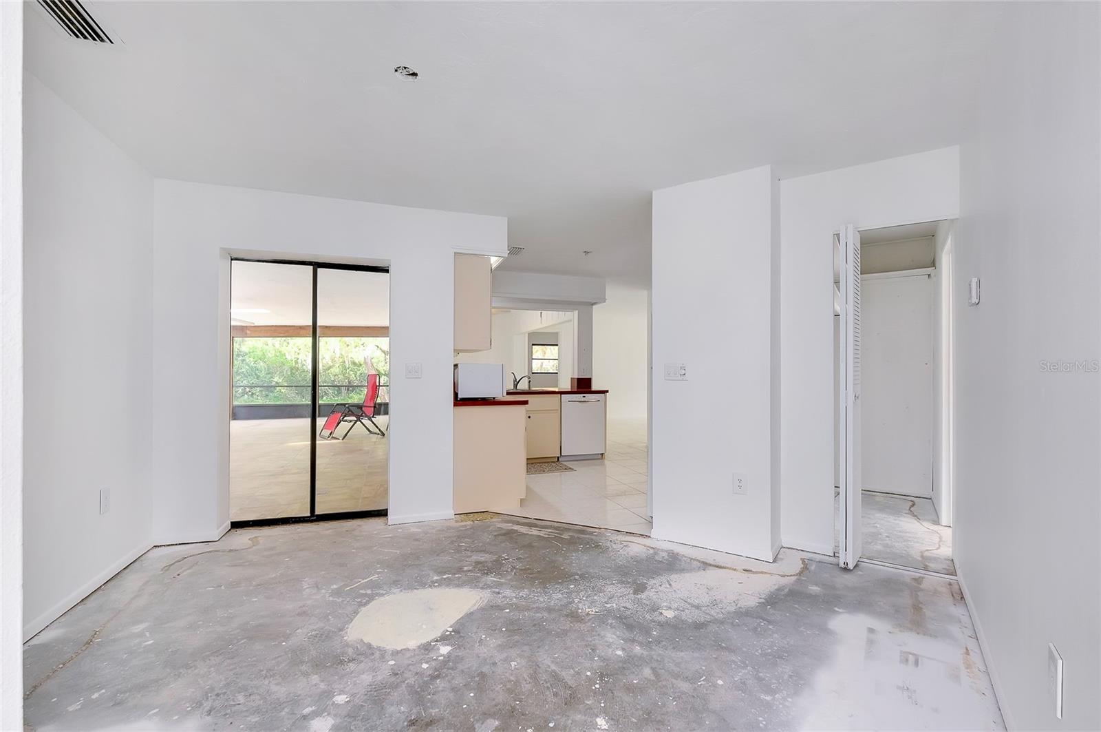 4689 HIDDEN RIVER RD