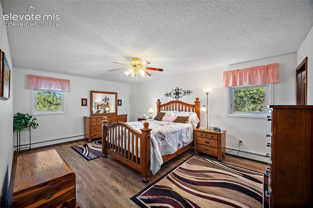 400 Sunnywood Lane