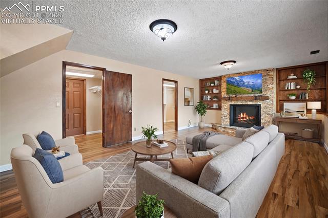 2420 Heatherdale Drive