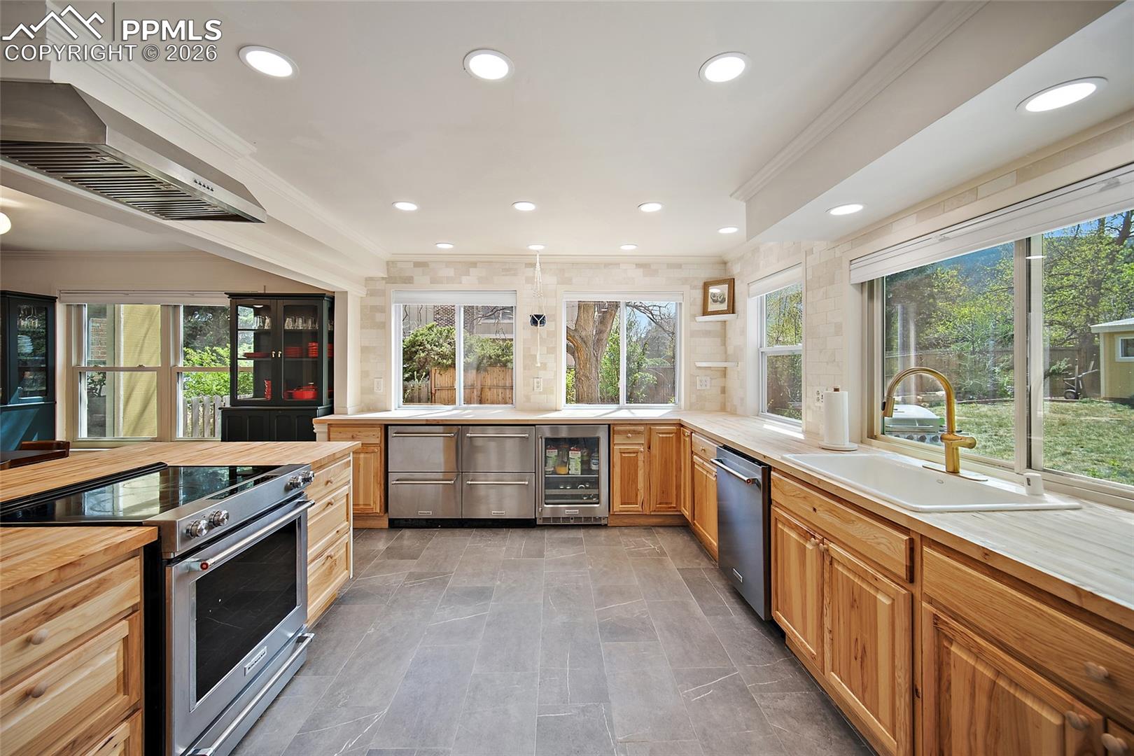 3012 E Springlake Circle