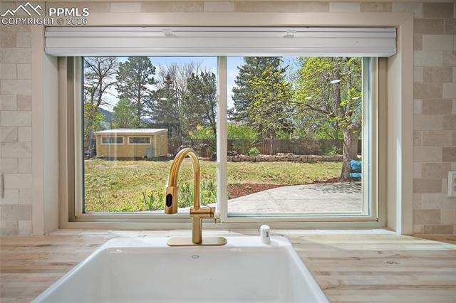 3012 E Springlake Circle