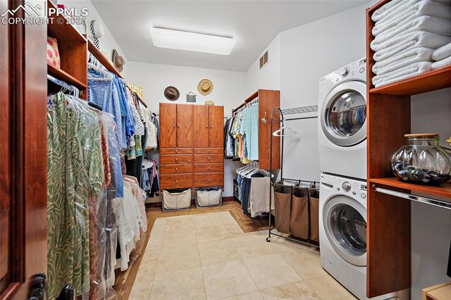 540 E Kings Deer Point