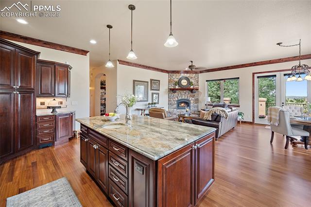 540 E Kings Deer Point