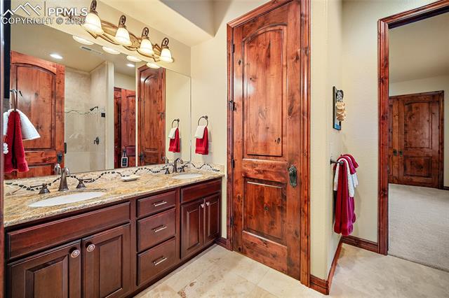 540 E Kings Deer Point