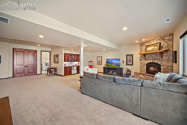 540 E Kings Deer Point