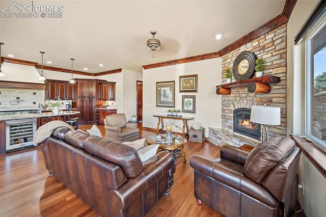 540 E Kings Deer Point