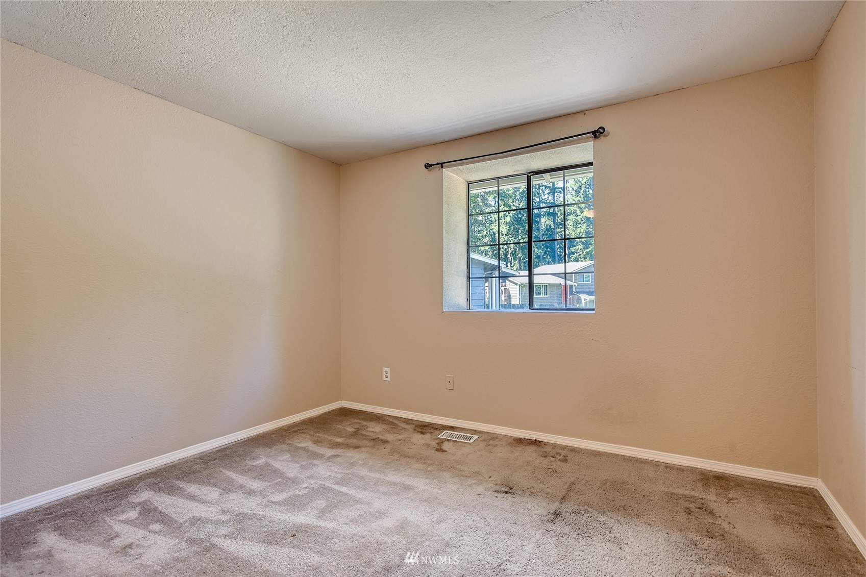 19102 60th Street E