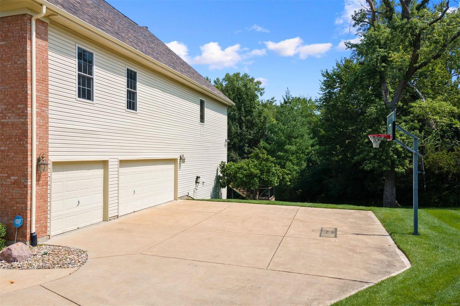 12346 Mulberry Tree Court