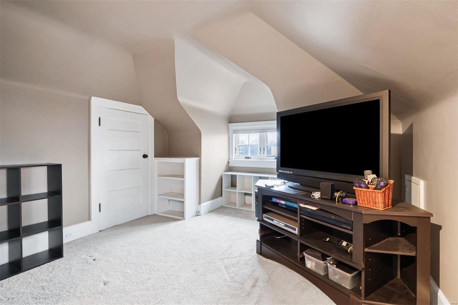 147 N Hanley Road