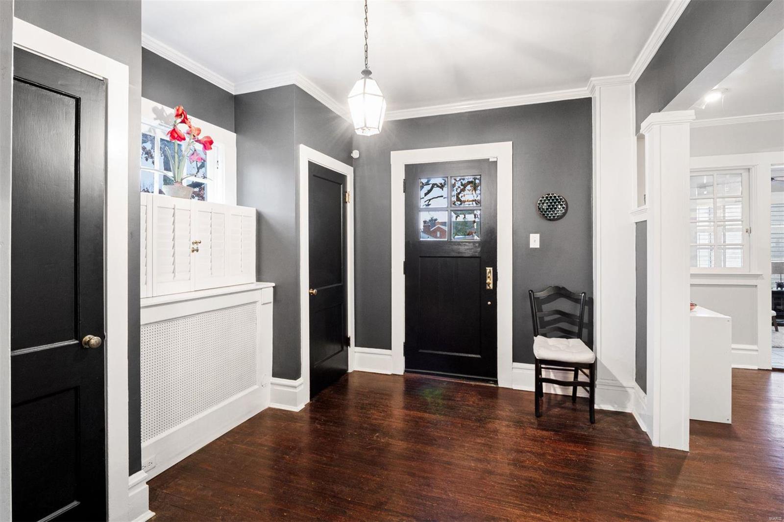 147 N Hanley Road