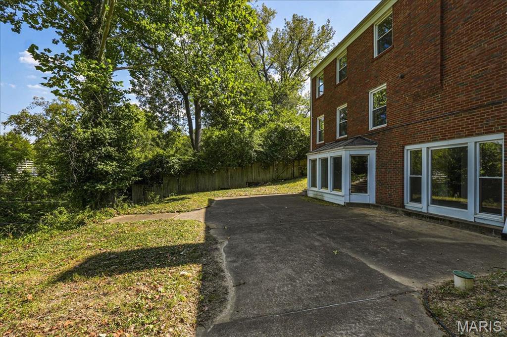 4 Pointer Lane