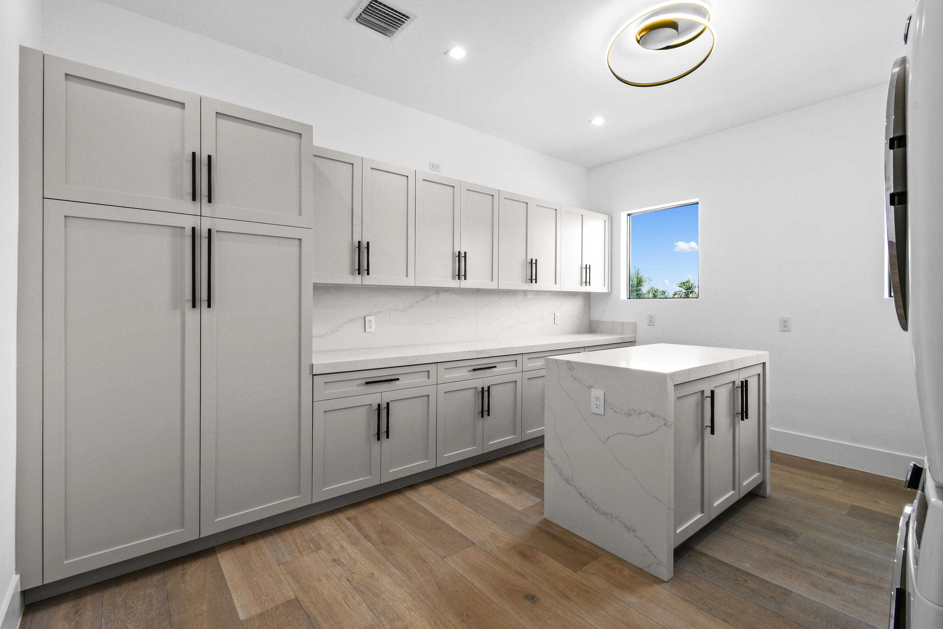 2408 Azure Circle