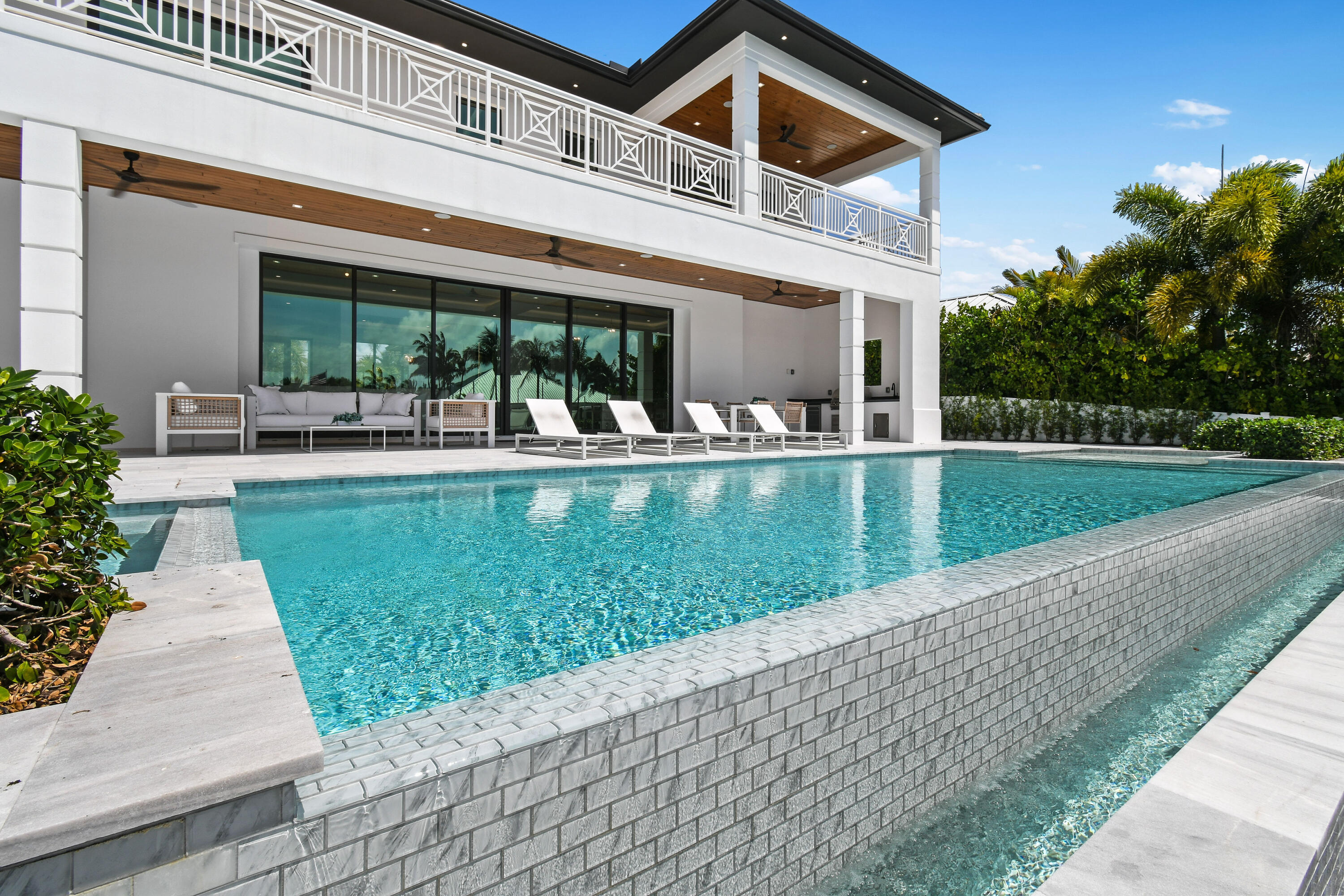 2408 Azure Circle