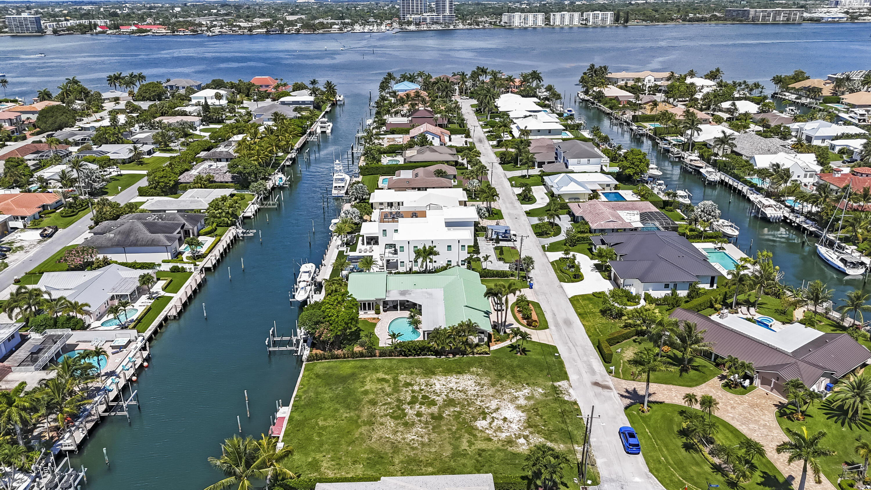 1121 Coral Way