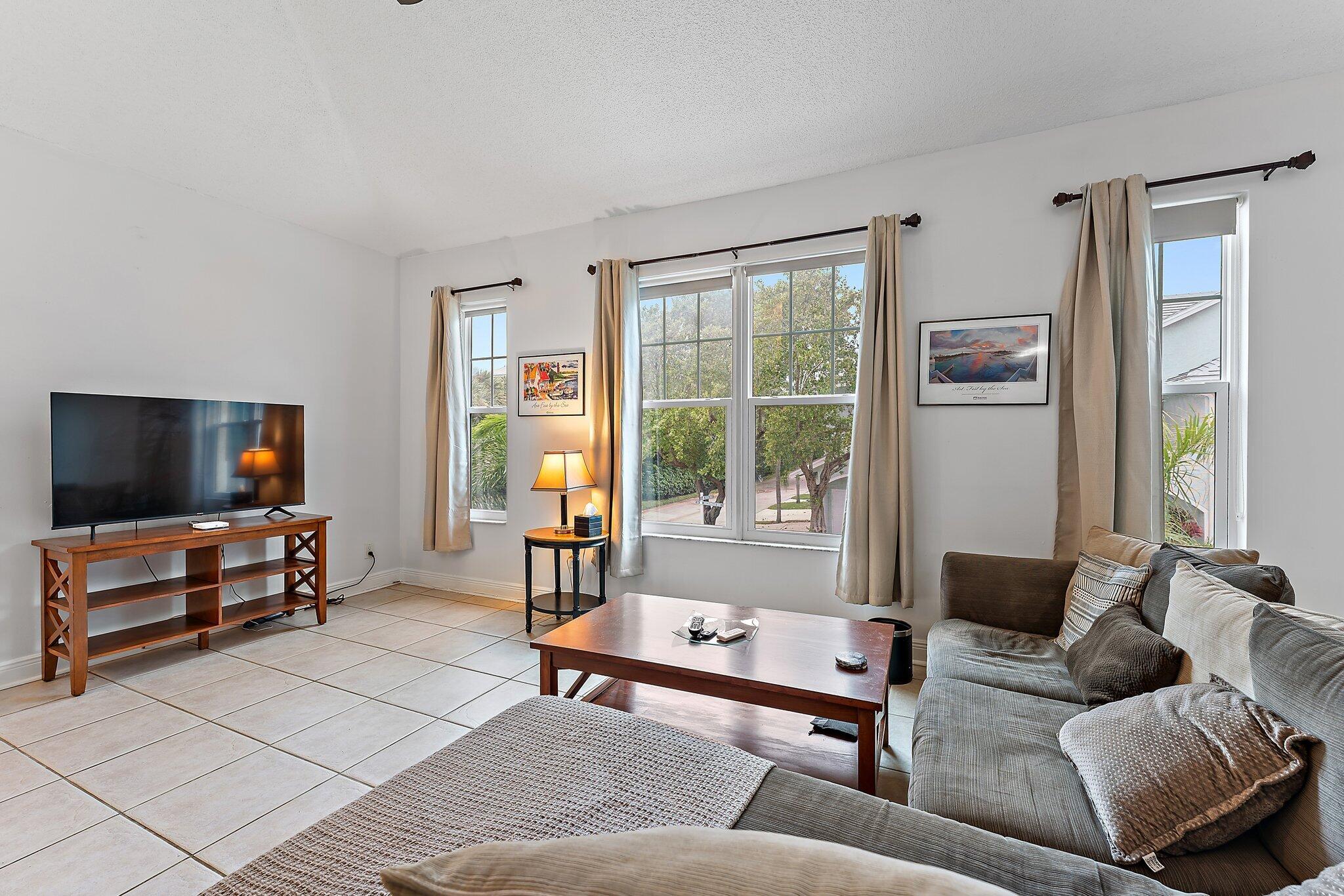 1609 Mizzenmast Way