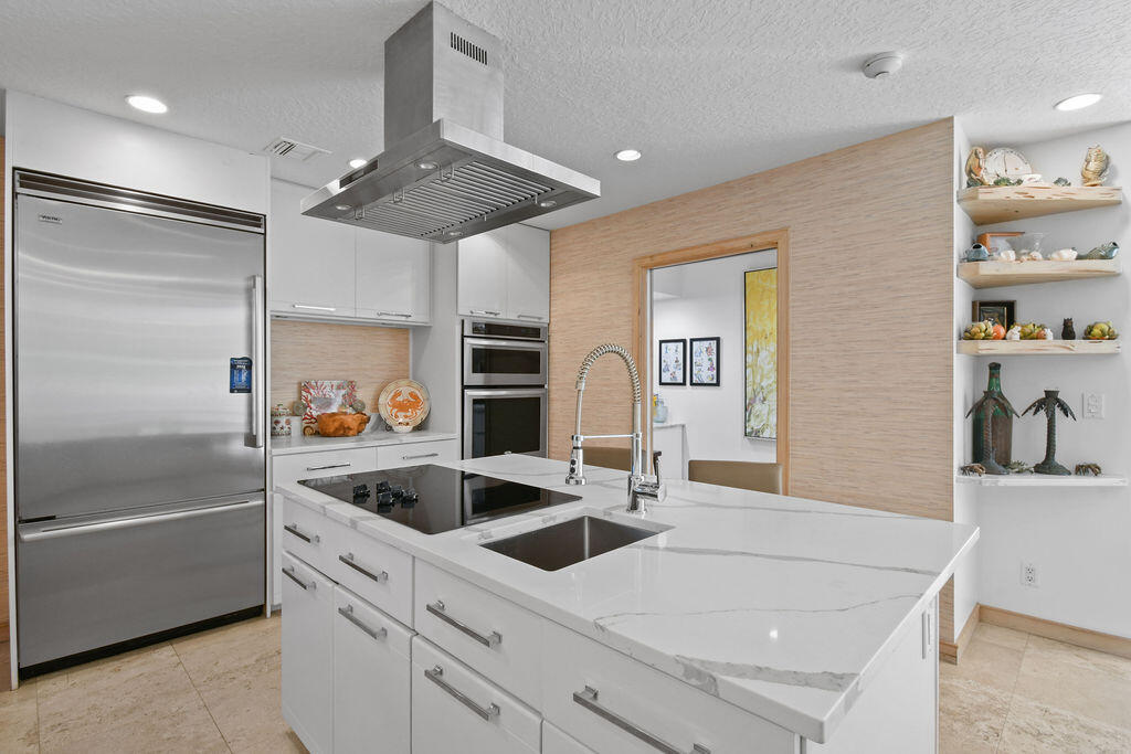 2388 Palm Harbor Drive