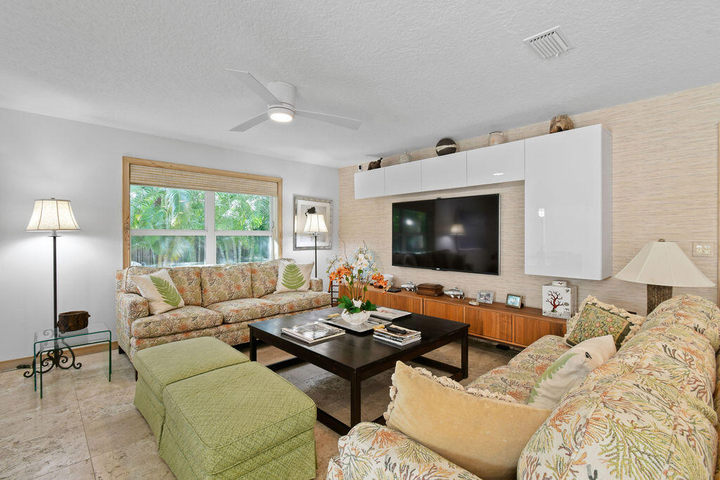 2388 Palm Harbor Drive
