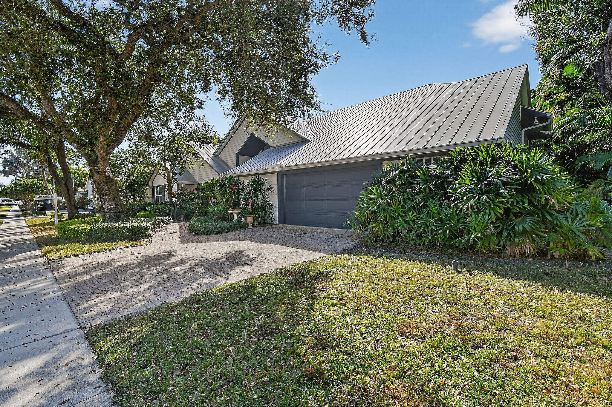 2388 Palm Harbor Drive