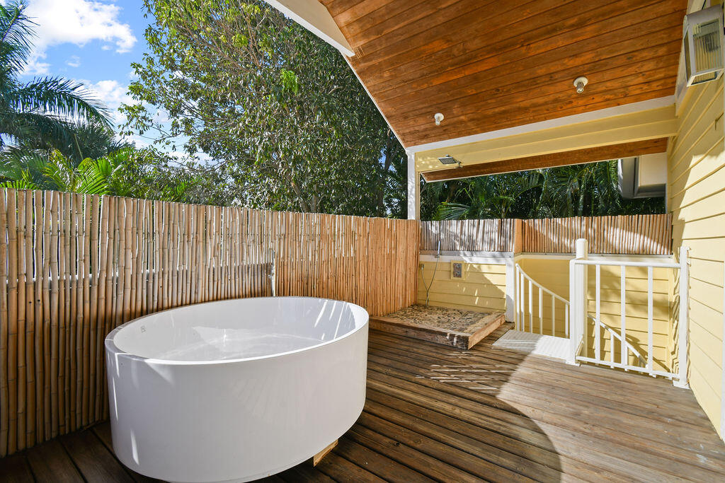 2388 Palm Harbor Drive