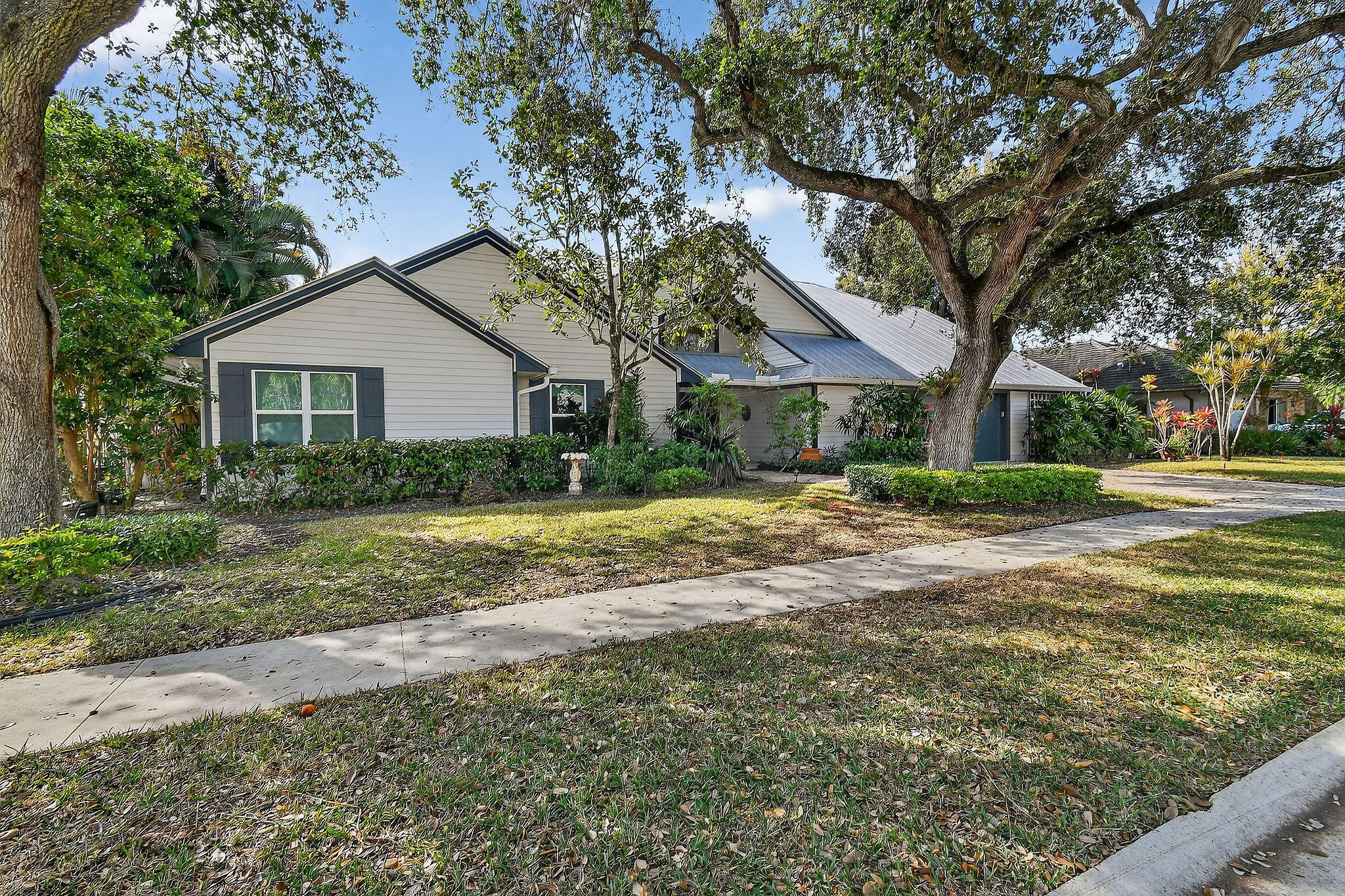 2388 Palm Harbor Drive