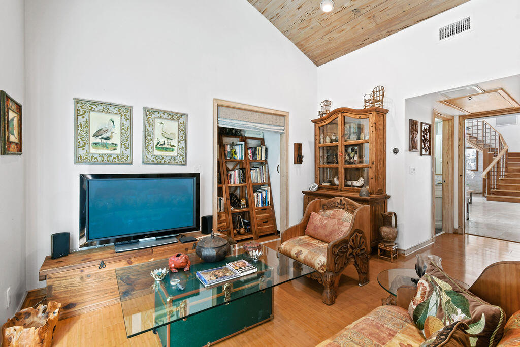 2388 Palm Harbor Drive
