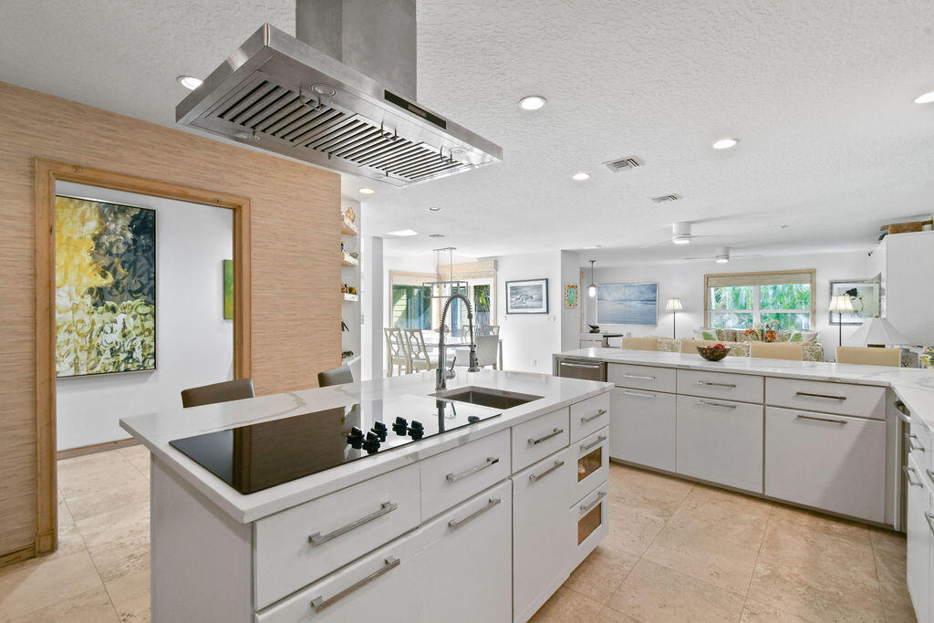 2388 Palm Harbor Drive