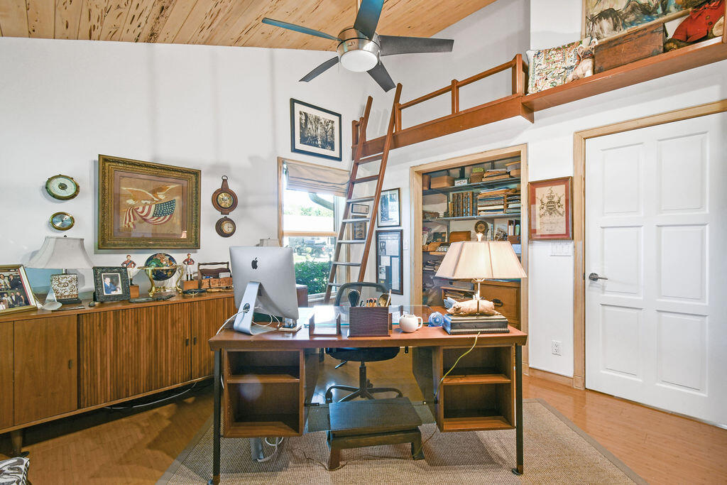 2388 Palm Harbor Drive