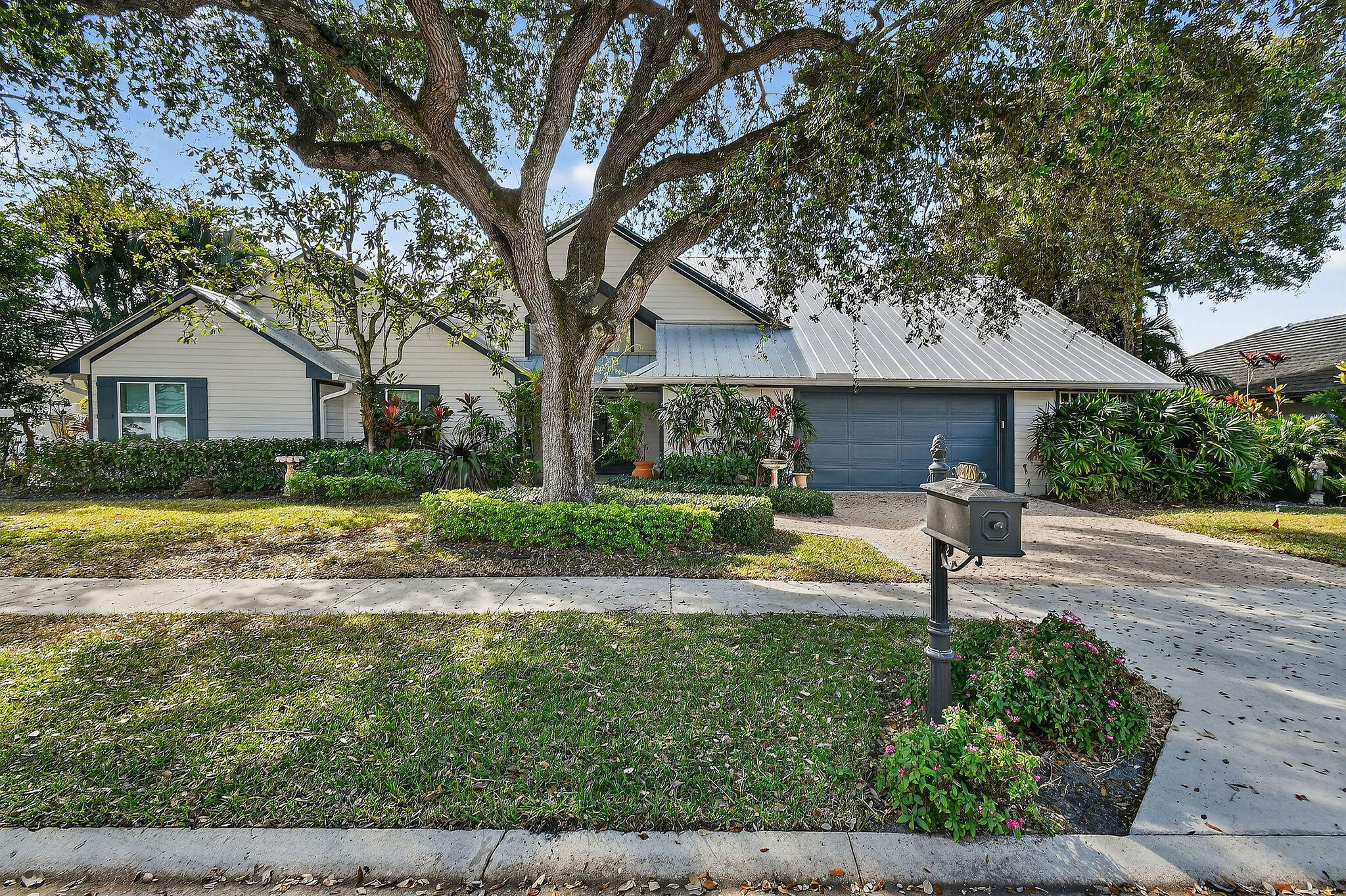 2388 Palm Harbor Drive