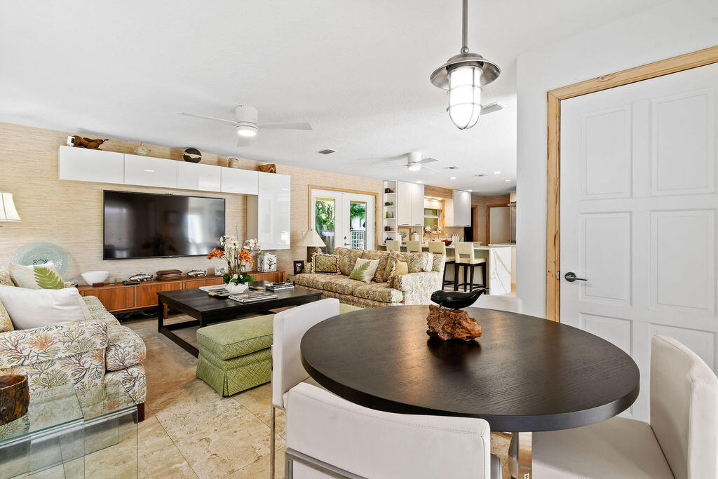 2388 Palm Harbor Drive