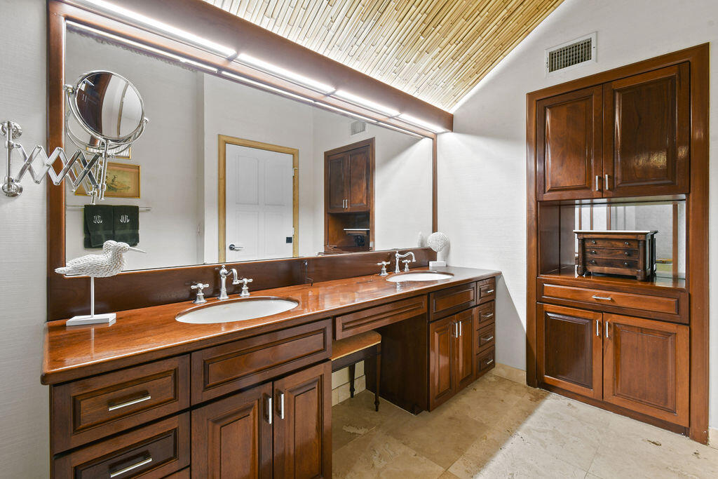 2388 Palm Harbor Drive