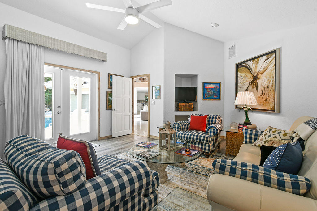 2388 Palm Harbor Drive
