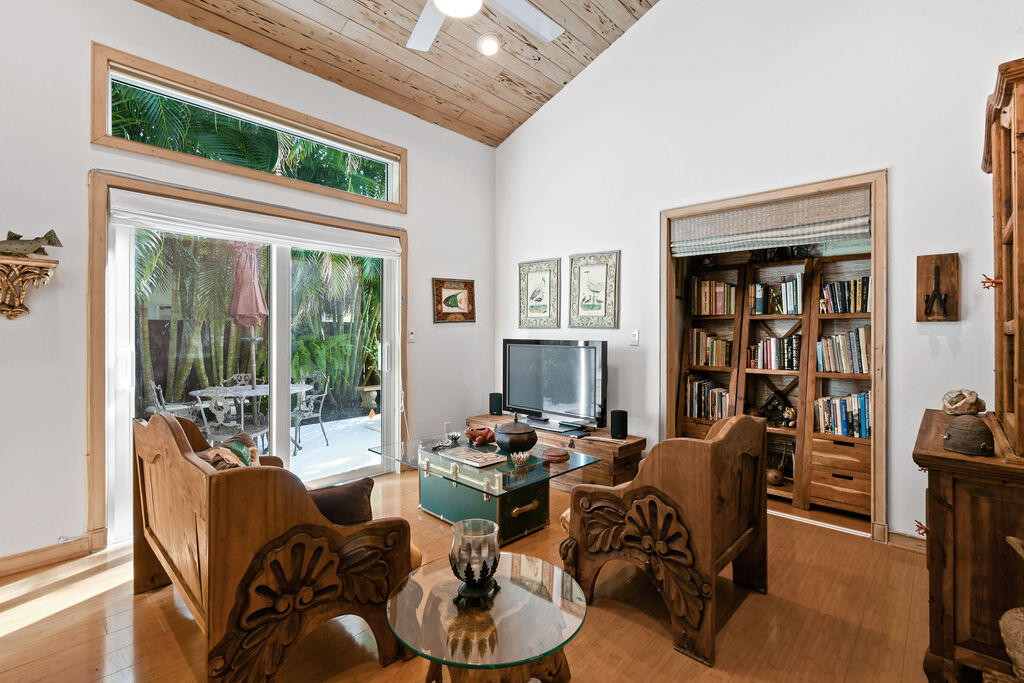 2388 Palm Harbor Drive