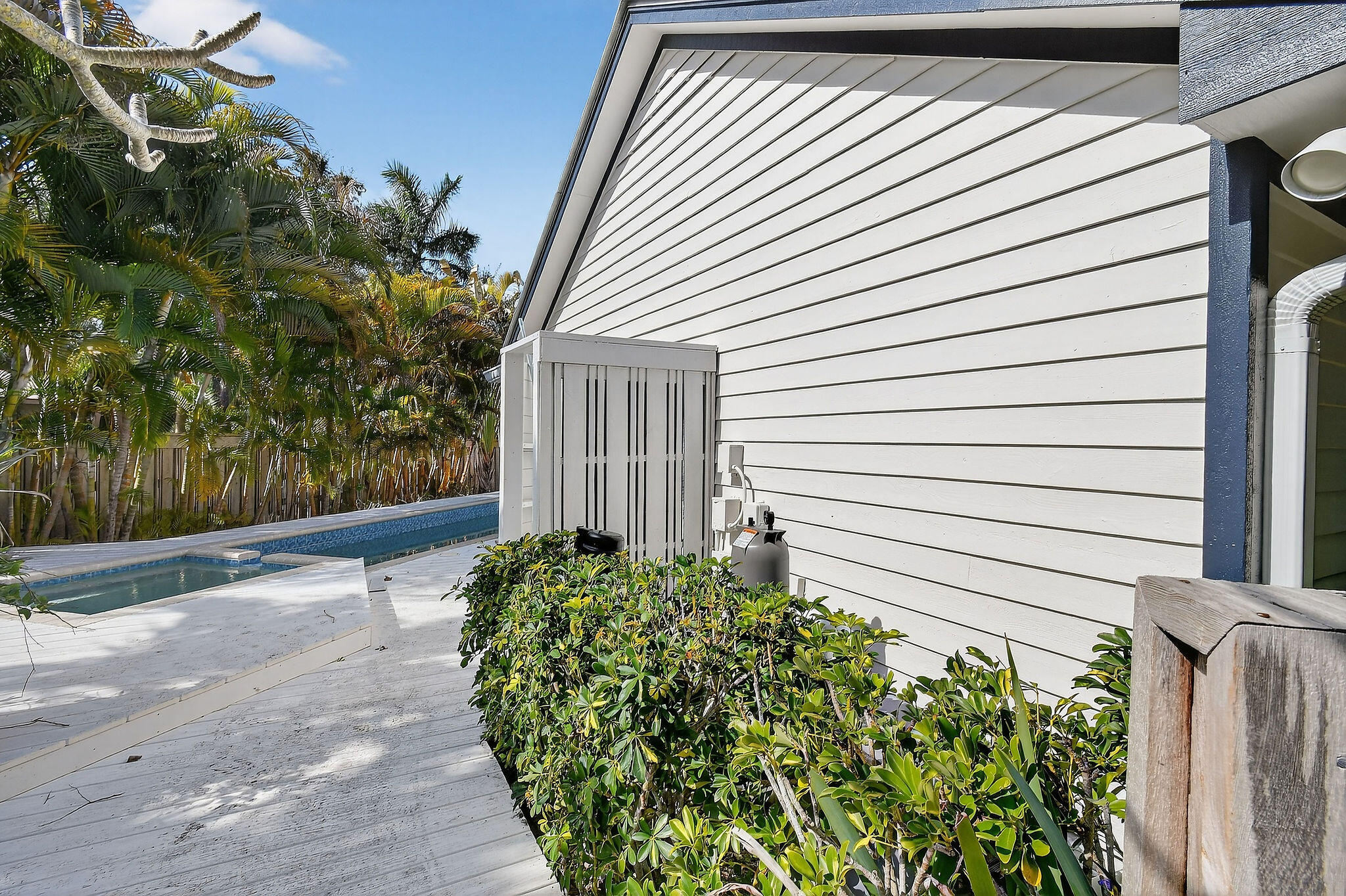 2388 Palm Harbor Drive