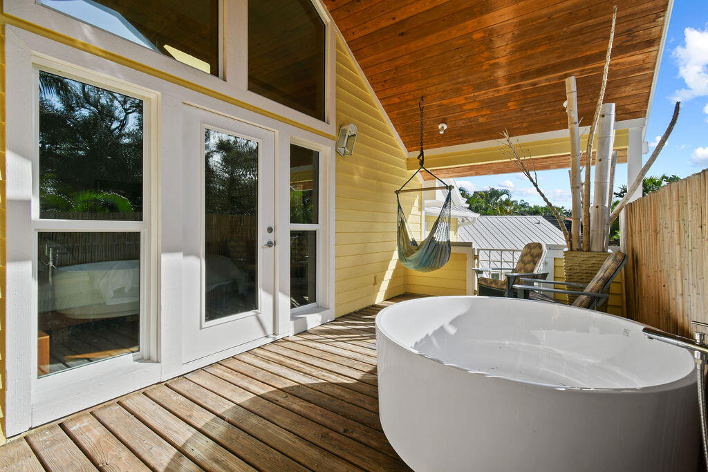 2388 Palm Harbor Drive