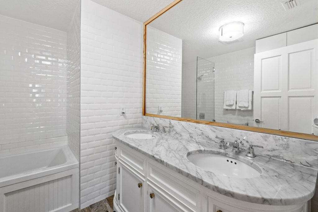 2388 Palm Harbor Drive