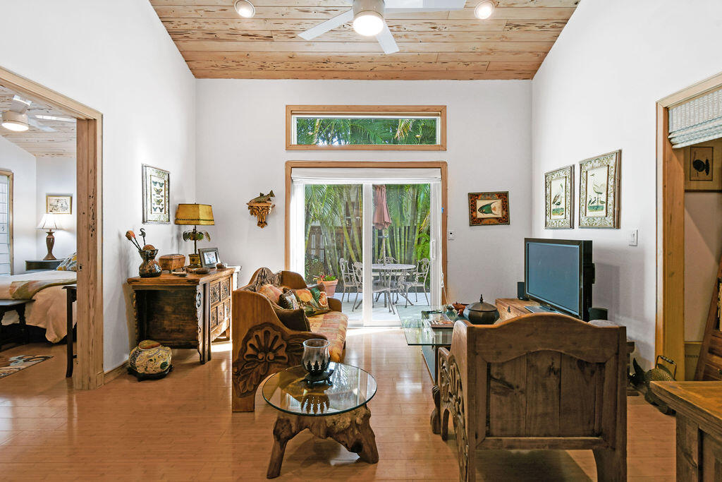 2388 Palm Harbor Drive