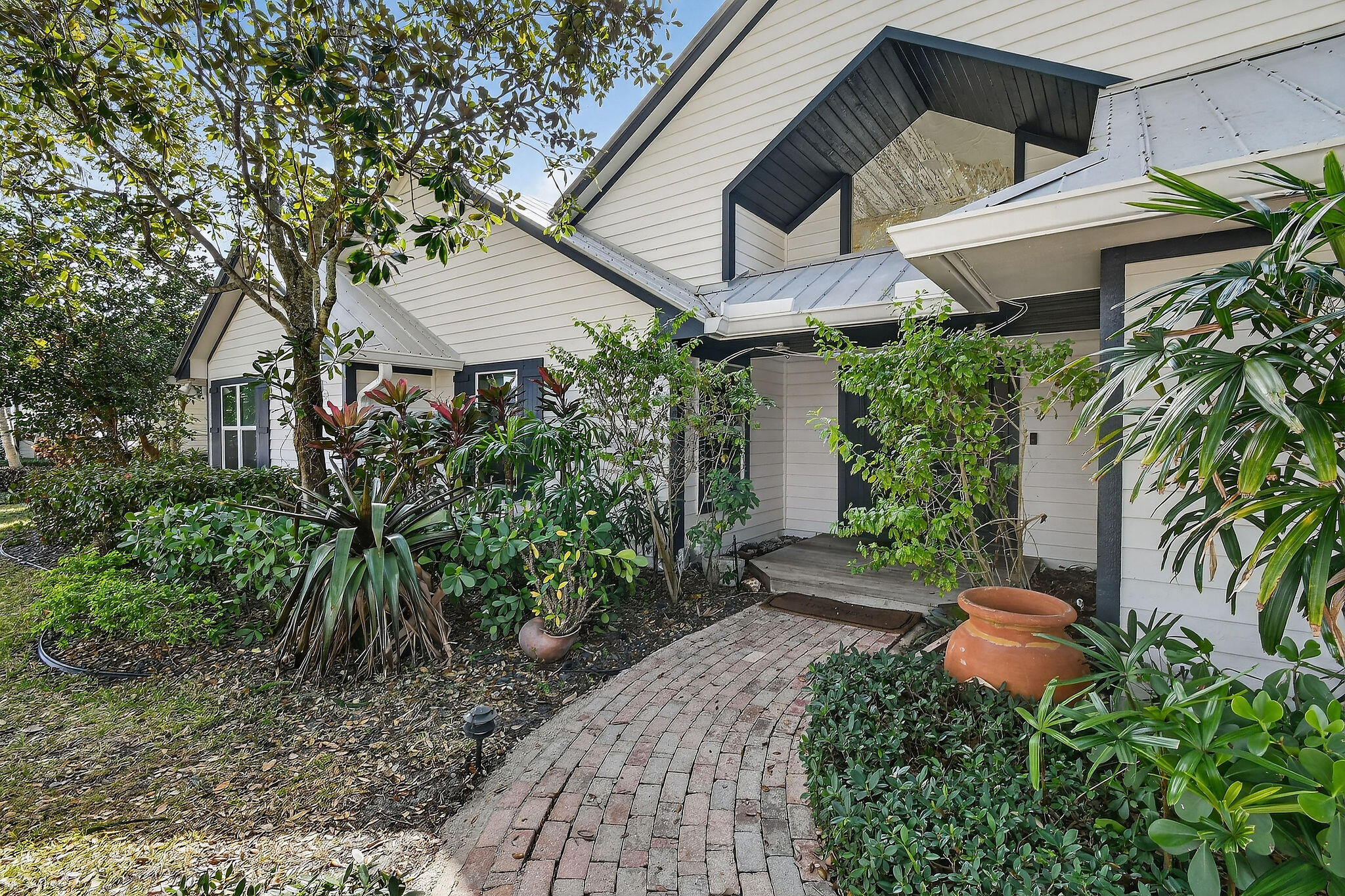 2388 Palm Harbor Drive