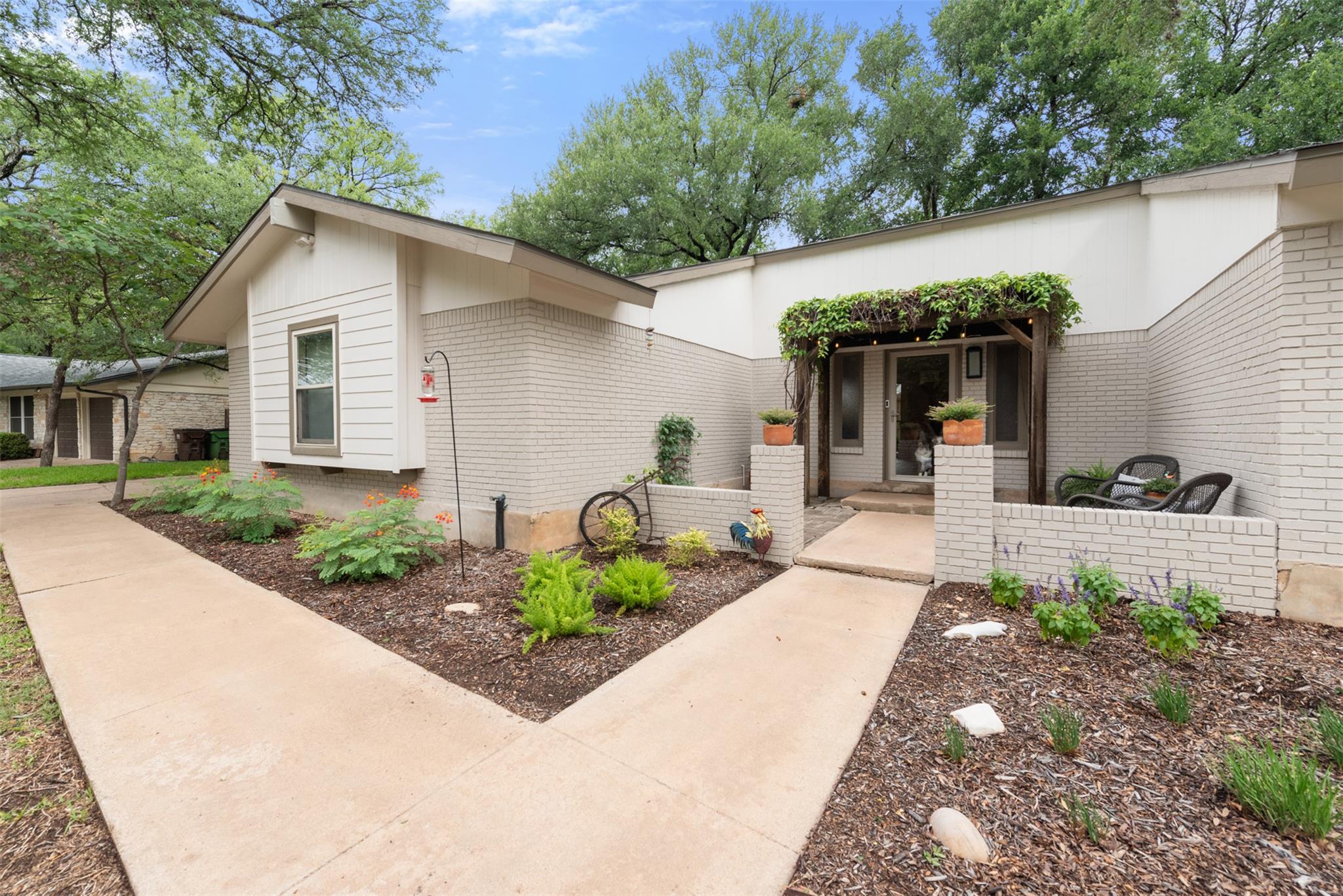 302 S Lake Creek DR