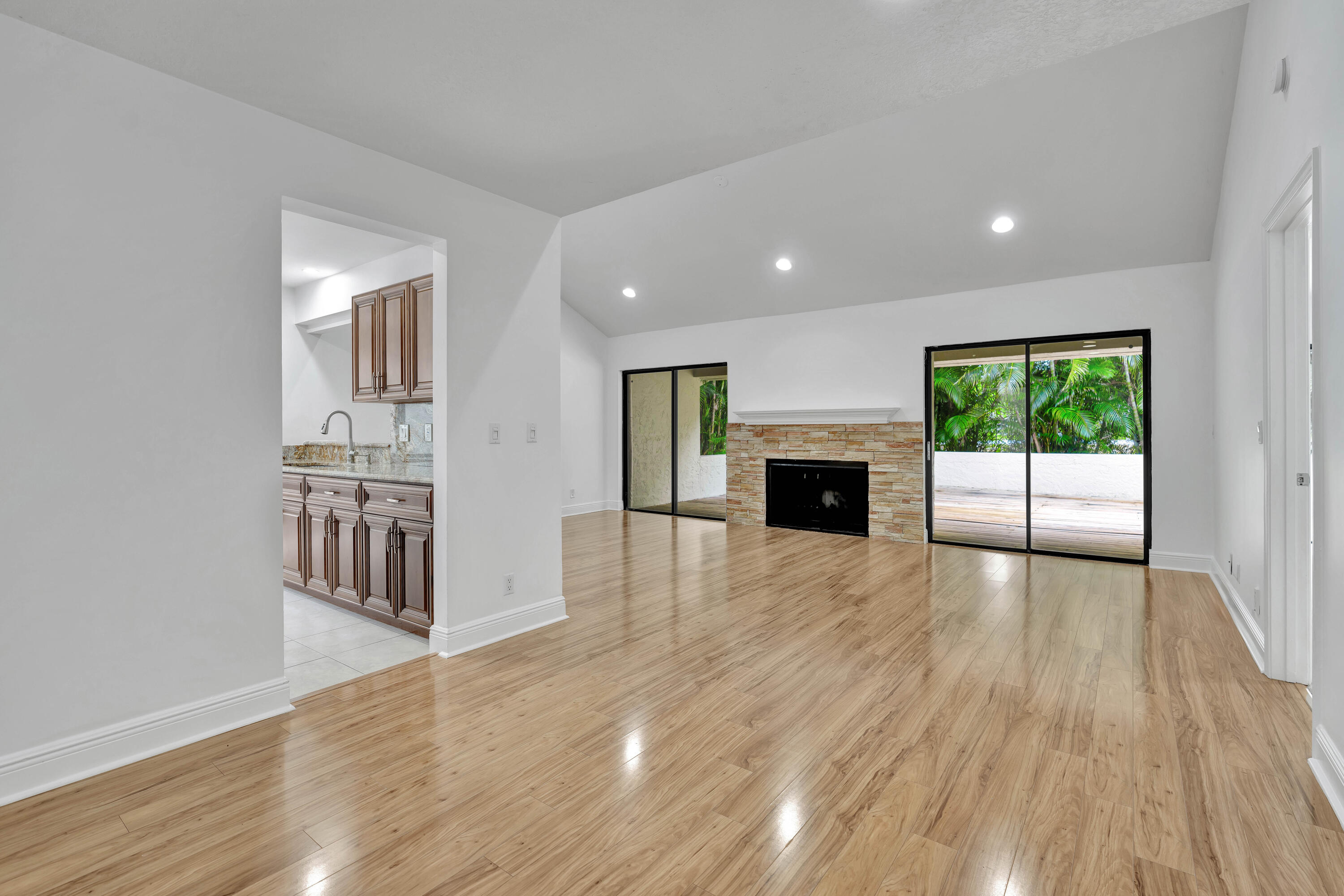 64 Balfour Rd