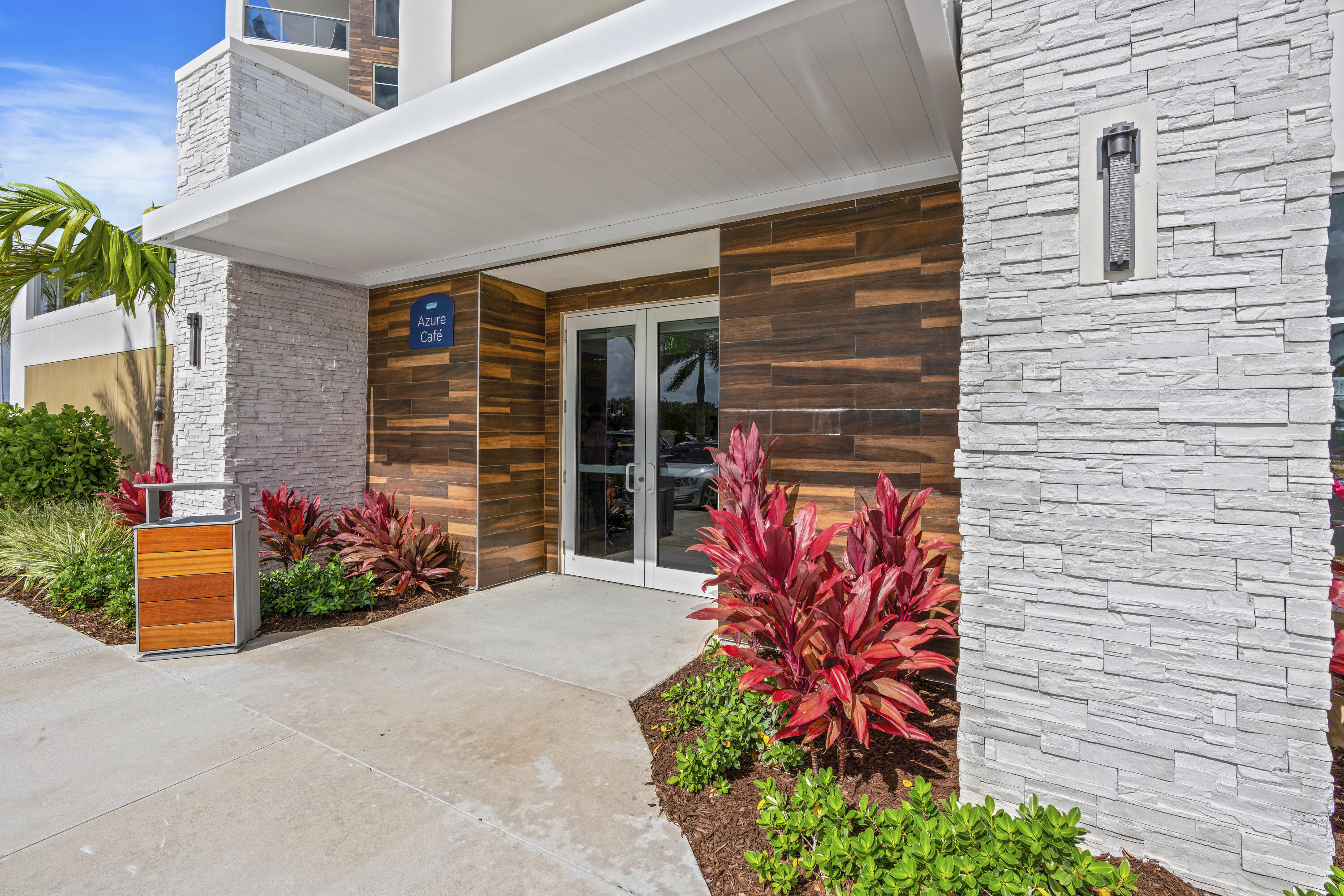 2700 Donald Ross Rd 412