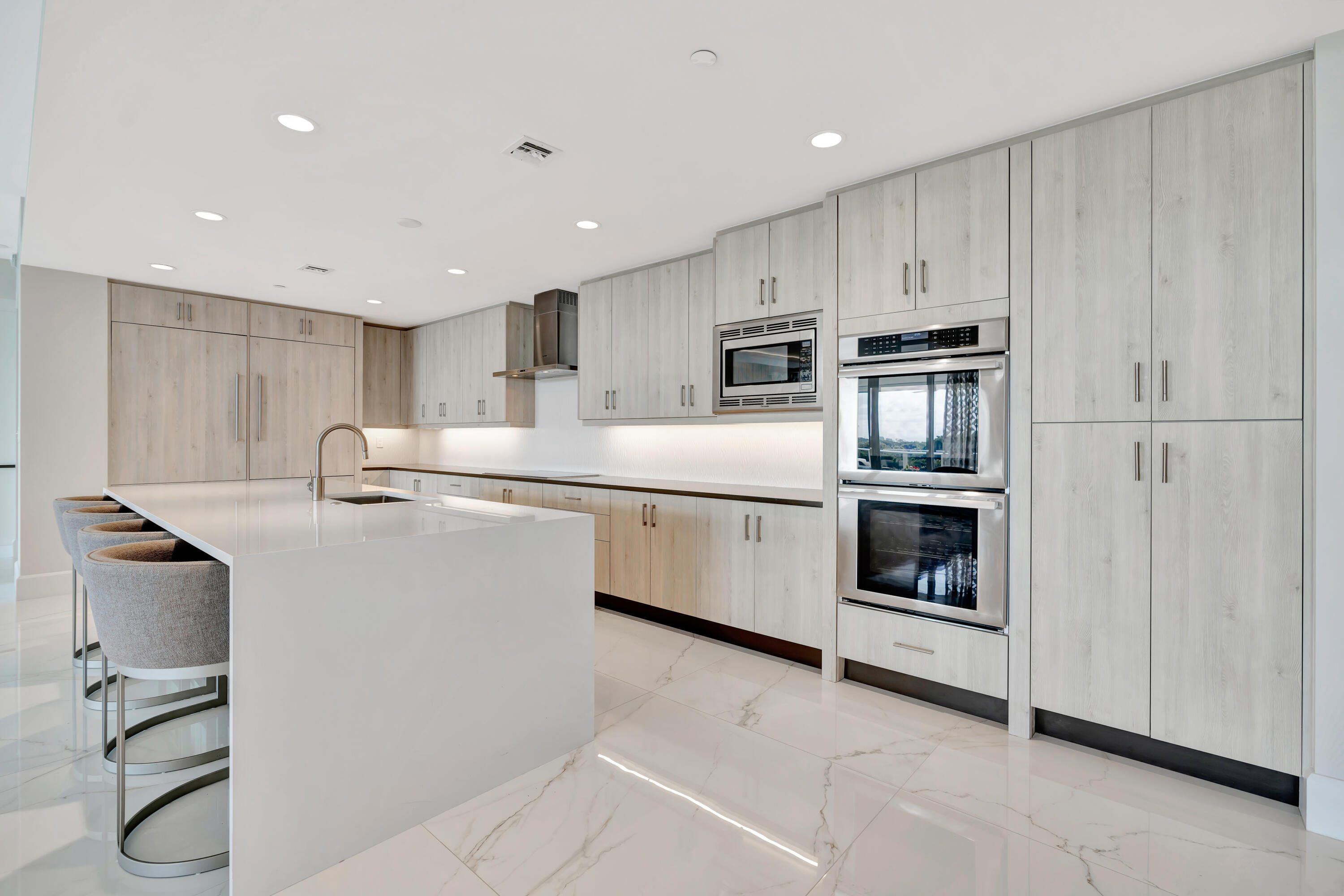 2720 Donald Ross Road 505