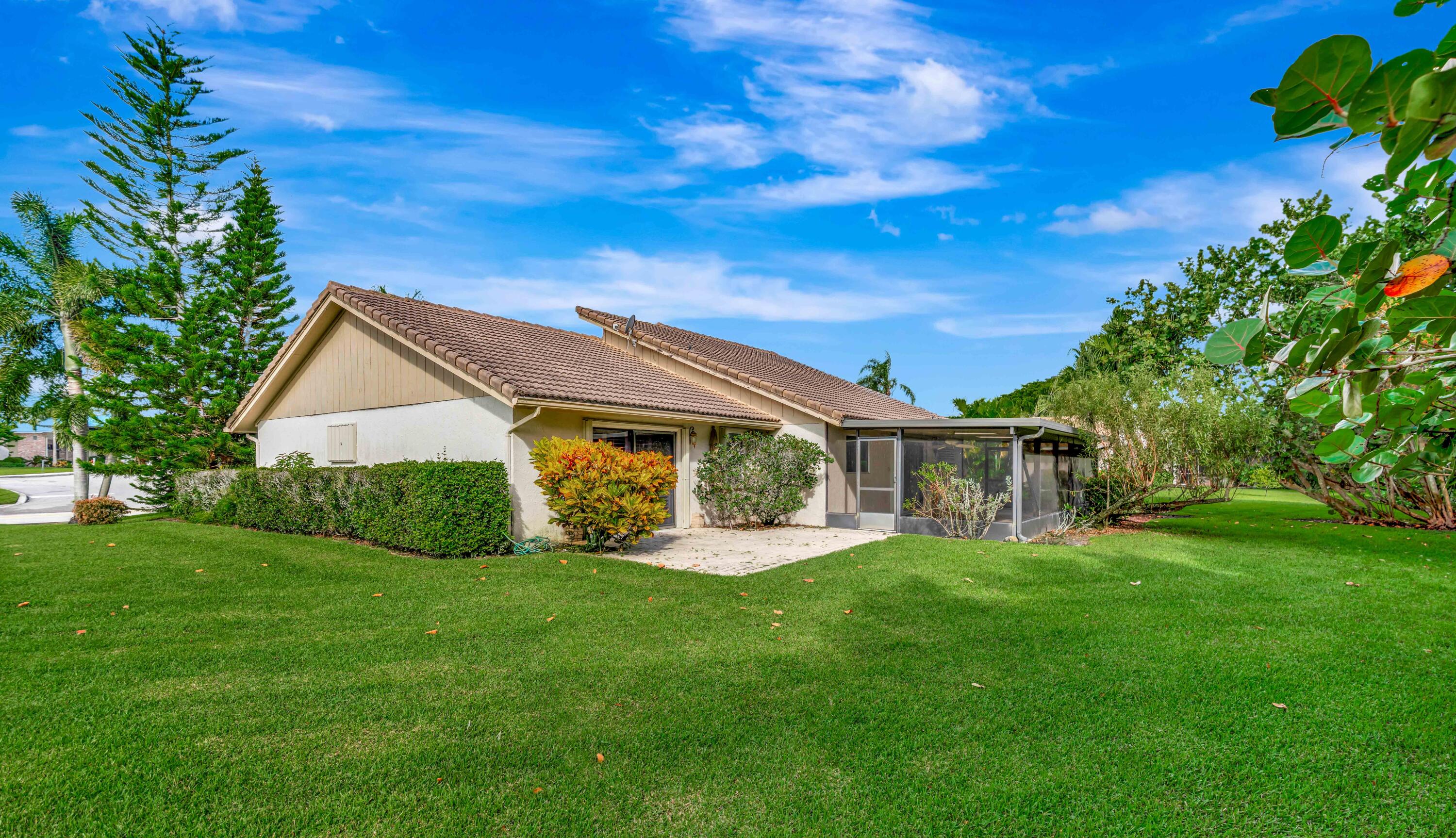 13692 Crosspointe Dr
