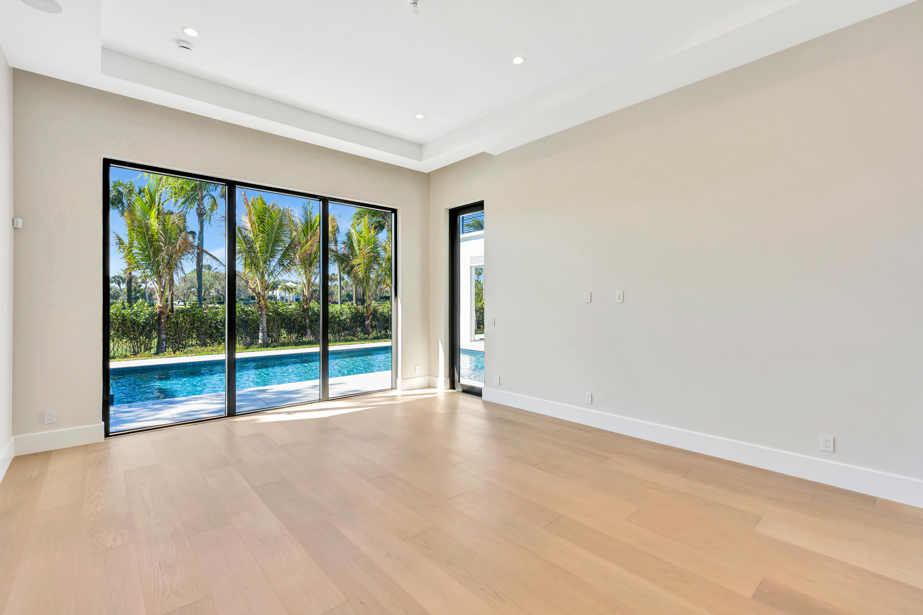 112 Regatta Dr